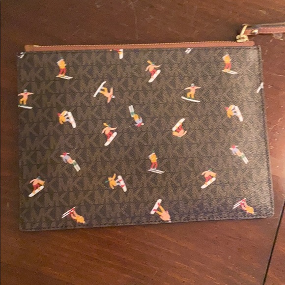 Michael Kors Aspen Jet Set - Picture 2 of 3